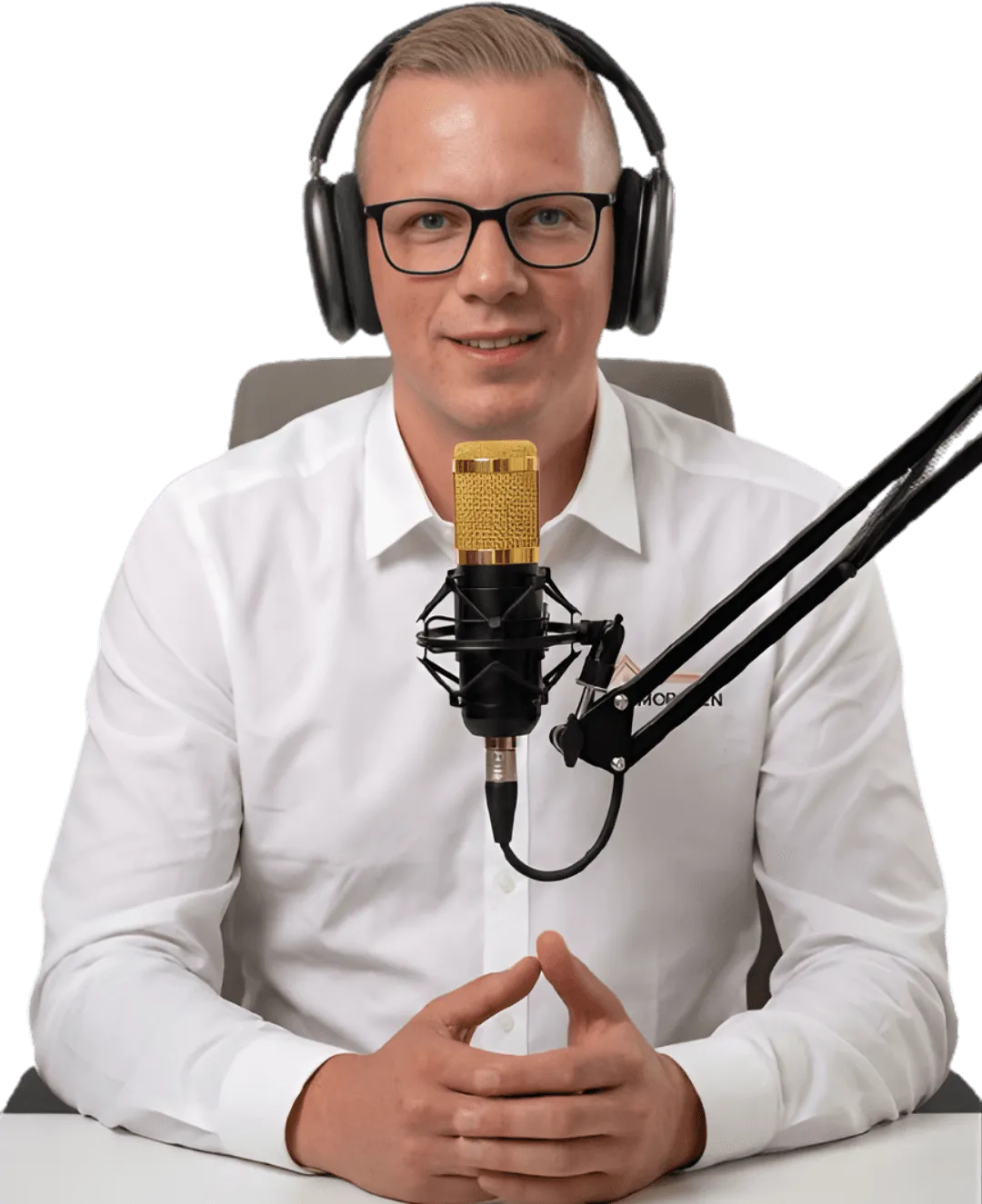 Markus Voth am Mikrofon im Bali Immobilien Podcast