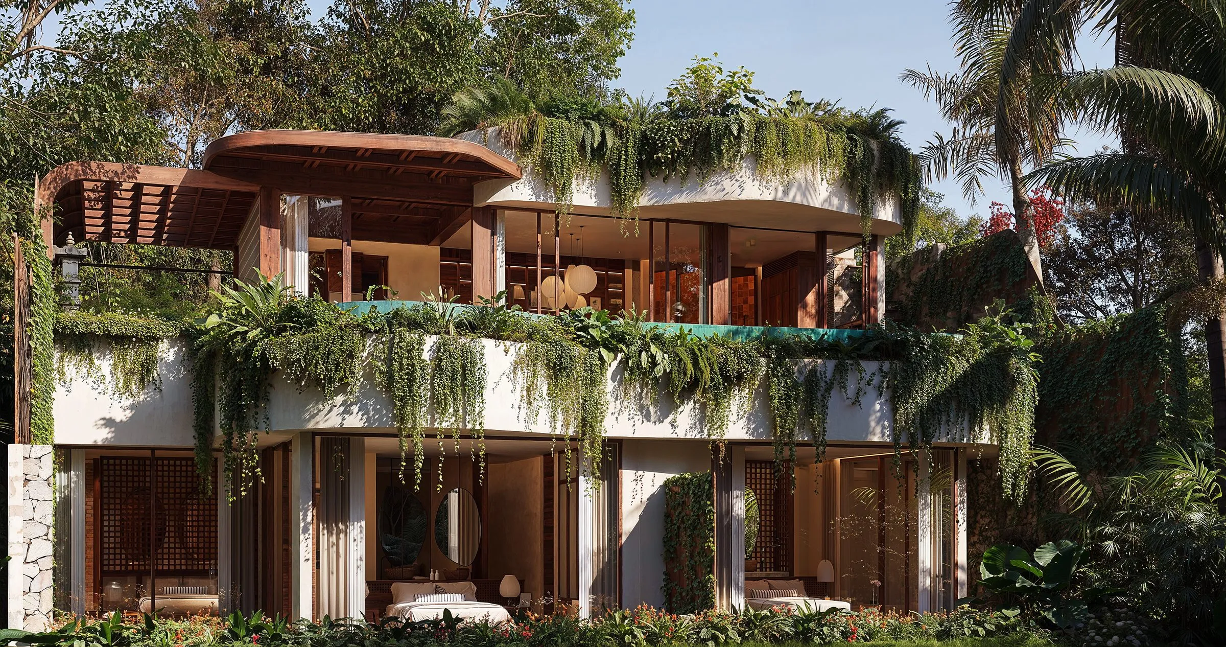 Villa Soleil in Uluwatu: Außenansicht mit begrünten Terrassen